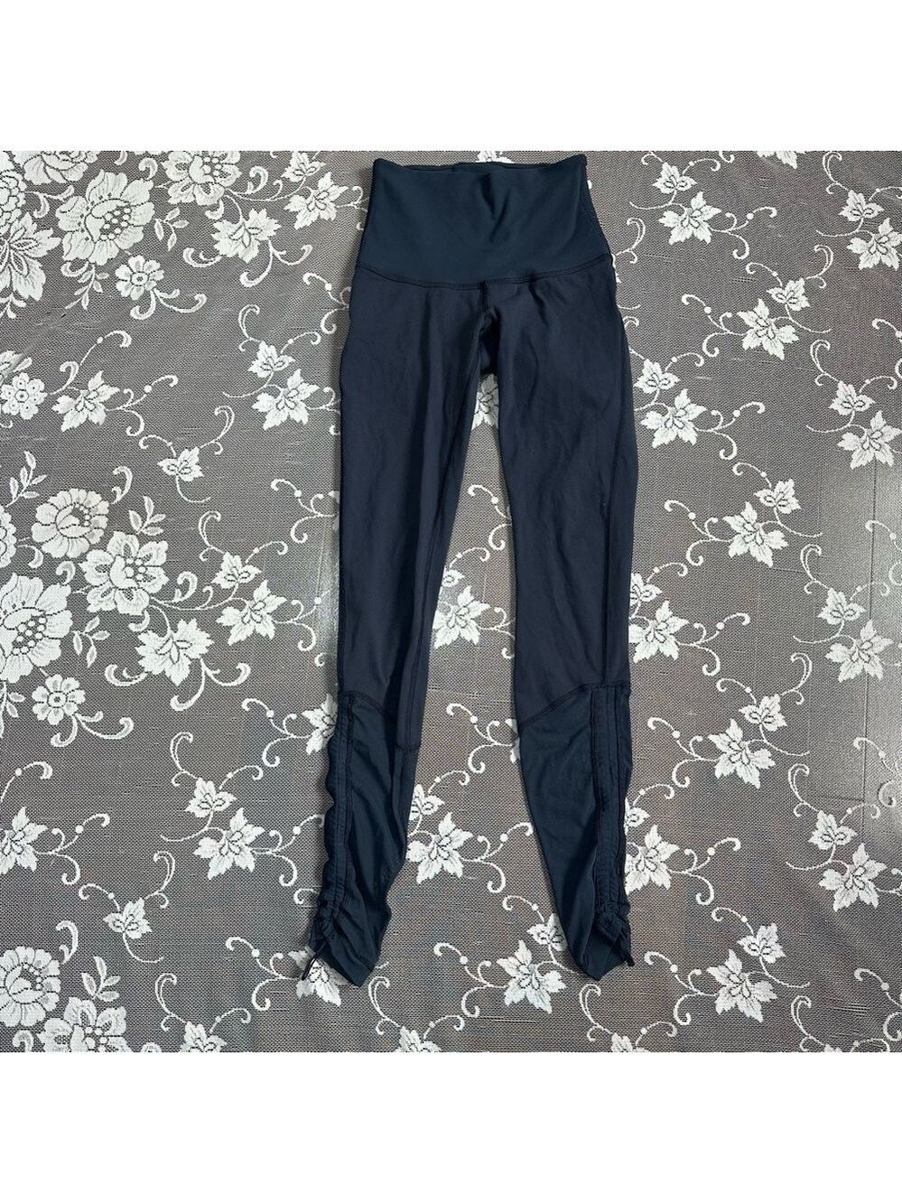 Lululemon High Rise Mesh Cinched Bottom Leggings in Blue Sz 4